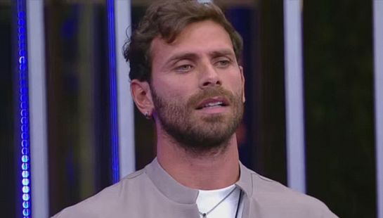 Domenico nervoso per il cambiamento del clima in Casa