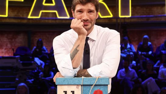 Concorrente di Affari Tuoi spiffera tutto su De Martino: “Ecco com’è dopo il programma”