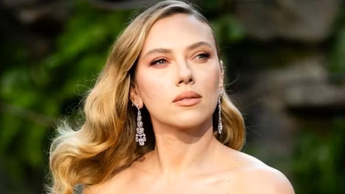 https://wips.plug.it/cips/libero.it/magazine/cms/2025/11/l-esorcista-scarlett-johansson-protagonista-nuovo-film-horror.jpg