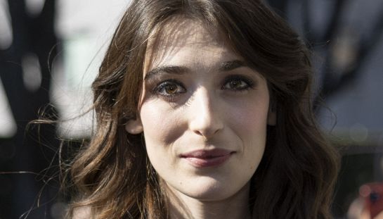 Pilar Fogliati si fa "in quattro" in Romantiche, film in streaming su Amazon Prime Video