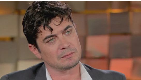 Riccardo Scamarcio prova a "dipingere cinema" in questo film di Michele Placido su RaiPlay