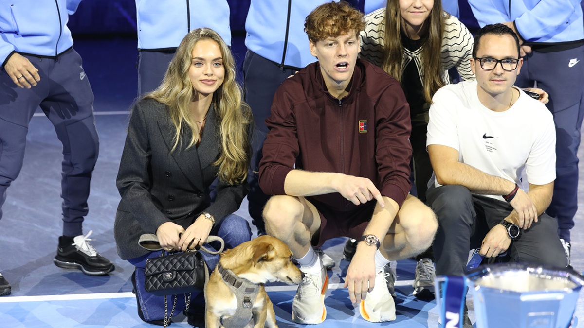 Jannik Sinner, festa dolcissima con Laila Hasanovic (e il cane Snoopy): la verità sull’anello di fidanzamento