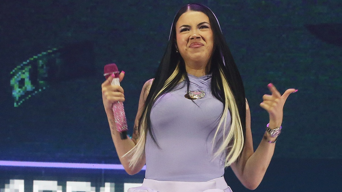 Anna Pepe, spray al peperoncino al concerto di Bologna: tutti in fuga e panico generale