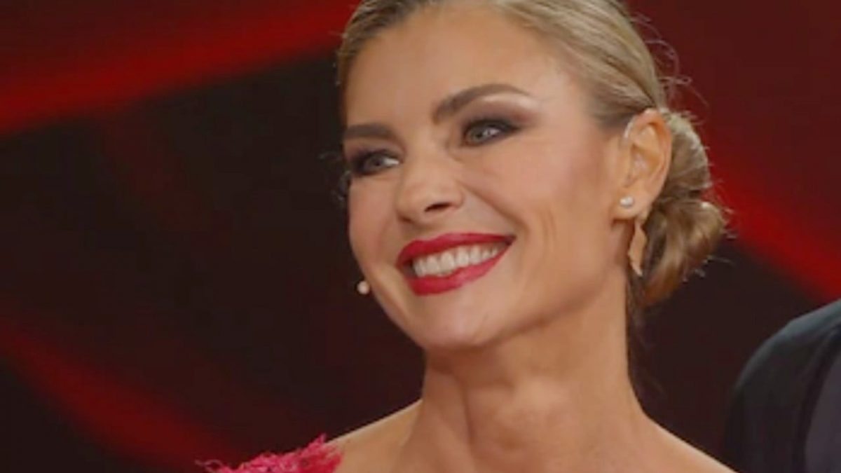 Ballando con le Stelle, rivolta social per lo spareggio di Martina Colombari. “Finirà come la Nargi”. Ecco cosa è successo