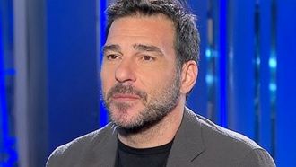 Edoardo Leo protagonista della fiction Ognuno è Perfetto, in streaming su RaiPlay