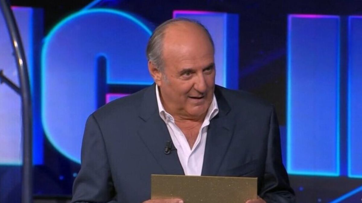 La Ruota della Fortuna, scivolone di Gerry Scotti: Sal Da Vinci tagliato per errore. Poi il disastro finale