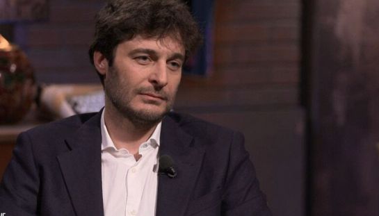 Lino Guanciale in questo film su Amazon Prime Video è testimone dell'importanza di non sprecare il tempo