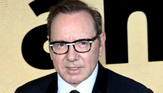Minimarket, Kevin Spacey protagonista della nuova serie in streaming su RaiPlay