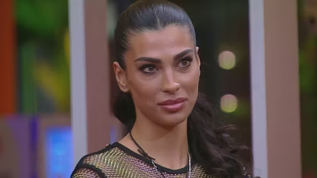 Grande Fratello, Rasha perde il controllo e si scaglia contro Dolce: “Non competo con una così”