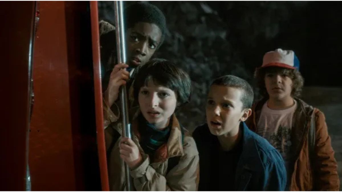 https://wips.plug.it/cips/libero.it/magazine/cms/2025/12/something-very-bad-is-going-to-happen-fratelli-duffer-nuova-serie-dopo-stranger-things-streaming-netflix.jpg