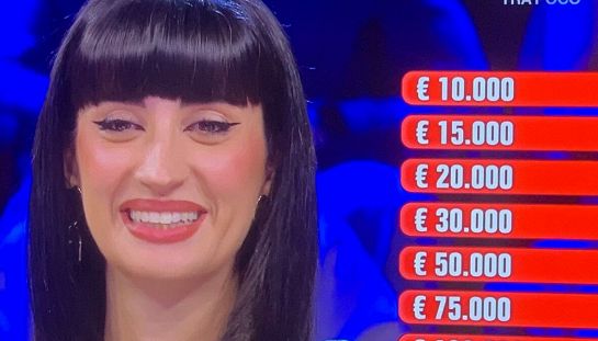 Affari tuoi, De Martino terrorizzato: "Siamo rovinati, ci sbancano". Lucia rifiuta una cifra record e poi il disastro