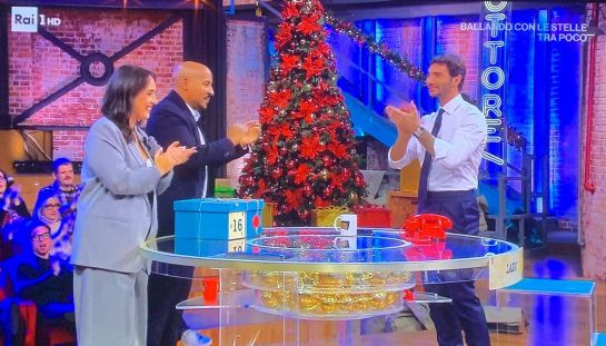 Affari tuoi, lacrime e richiesta al Dottore: "Ci servono i soldi". E De Martino sbotta: "Ci ha fregati"