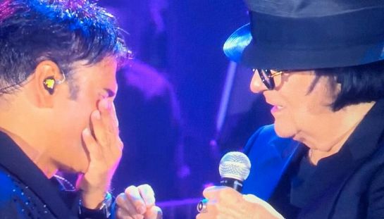 Sal Da Vinci in concerto, la confessione in lacrime: "Avrei voluto farlo io". E Bonolis scatenato: "Vuoi i soldi?"