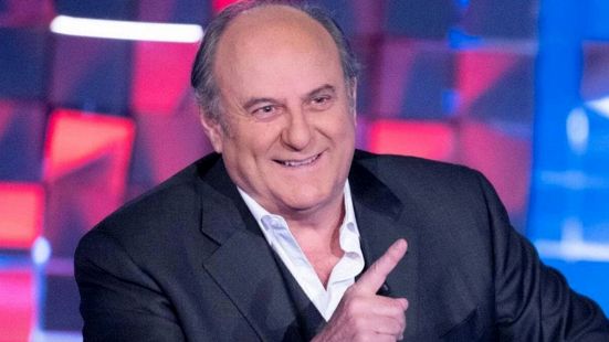 Gerry Scotti conduce La Ruota della Fortuna