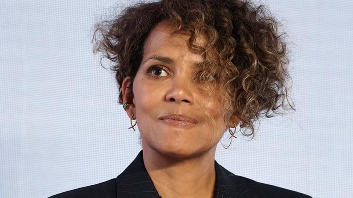 https://wips.plug.it/cips/libero.it/magazine/cms/2026/01/halle-berry-nuovi-film-serie-tv-the-president-is-missing-bad-cop-bad-cop-apple-hbo.jpg