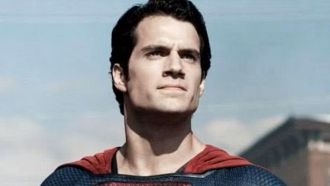 Superman, Zack Snyder ha pubblicato una foto di Henry Cavill con l'iconica tuta dell'eroe