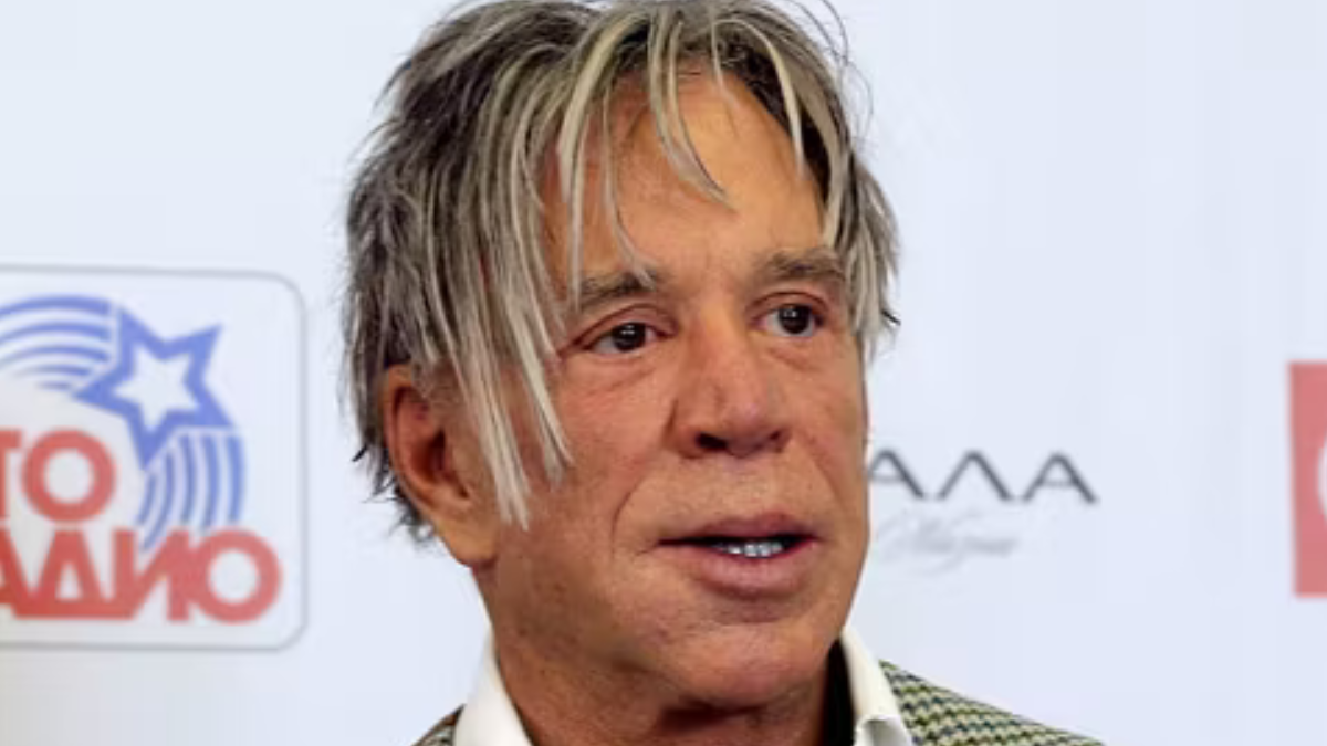 Mickey Rourke, l’appello disperato ai fan: “Aiutatemi a pagare l’affitto o rischio lo sfratto”