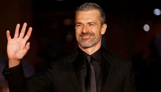 Luca Argentero sfreccia su Netflix nel trailer di Motorvalley con Giulia Michelini