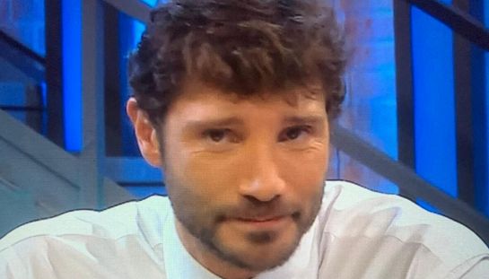 Affari tuoi, scintille tra Ivan e la moglie: "Questo non è amore". De Martino imbarazzato: "Basta litigare"