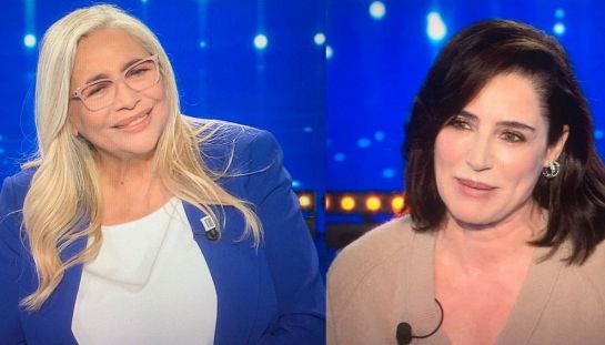 Domenica In, Mara Venier imbarazza Luisa Ranieri: "Adesso vergognati". Poi 'taglia' Valeria Marini: "Alzati"