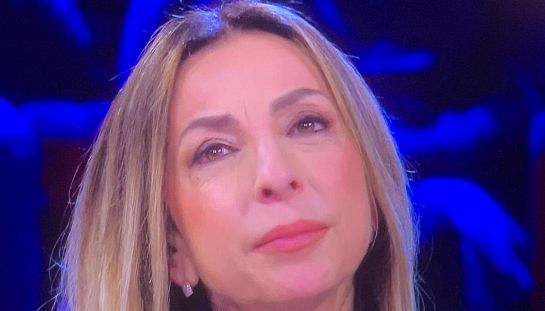 Affari tuoi, la confessione in lacrime: "Ci ha distrutto un appartamento". Poi la mossa beffarda del Dottore