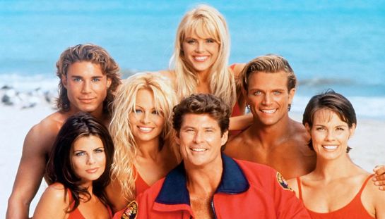 Baywatch, colpo di scena per il reboot: torna uno dei bagnini più amati di sempre col suo attore originale