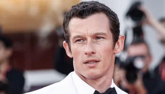 James Bond, Callum Turner rompe il silenzio (a modo suo)