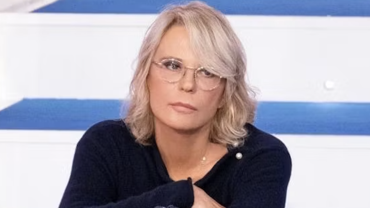 Ascolti tv ieri sera sabato 21 febbraio: Maria De Filippi domina e ‘doppia’ Marco Liorni