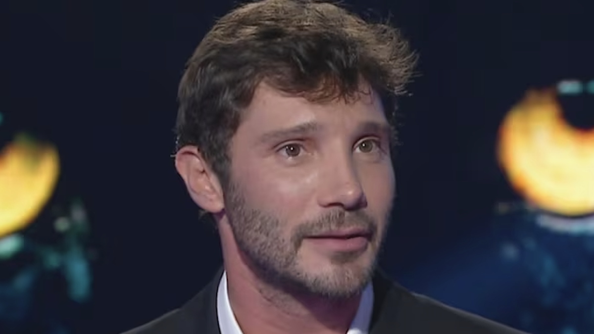 Affari Tuoi, De Martino scalpita e pensa al ‘trasloco’. Cosa succede (e perché c’entra il figlio Santiago)