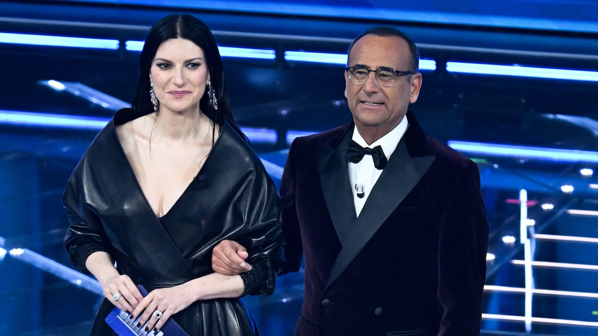 https://wips.plug.it/cips/libero.it/magazine/cms/2026/02/laura-pausini-e-carlo-conti.jpg