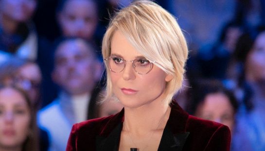 C'è posta per te, Maria De Filippi sbotta con i figli di Annarita: "La state ricattando". E Gigi D'Alessio 'professore' di divorzi
