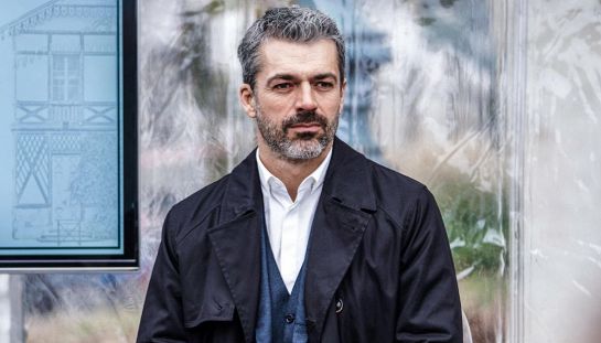 Luca Argentero sfreccia su Netflix, ma nella vita è "preso in giro per la mia incapacità al volante"