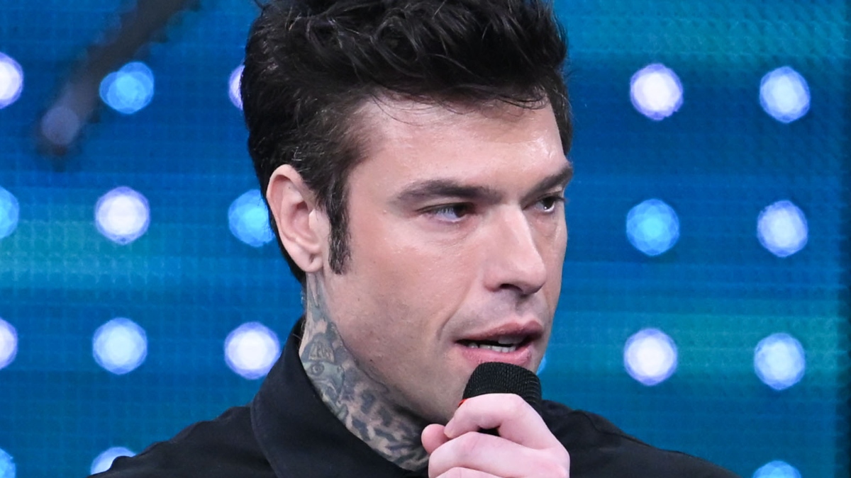 https://wips.plug.it/cips/libero.it/magazine/cms/2026/02/sanremo_2026_luca_jurman_vocal_coach_di_fedez.jpeg
