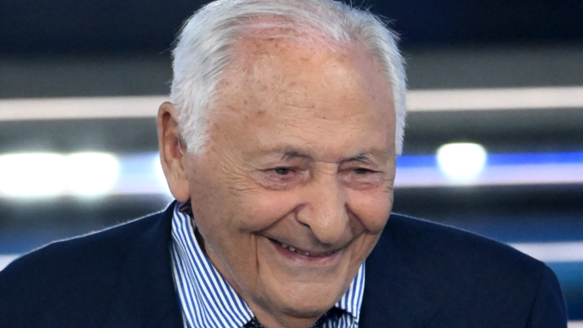 Sanremo 2026, Mogol vola a Roma su un elicottero dei vigili del fuoco: esplode la polemica