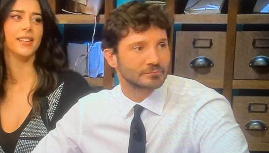 Affari tuoi, la puntata incubo sciocca De Martino: "Mai successo". Poi la richiesta inedita: "Partita a monte"