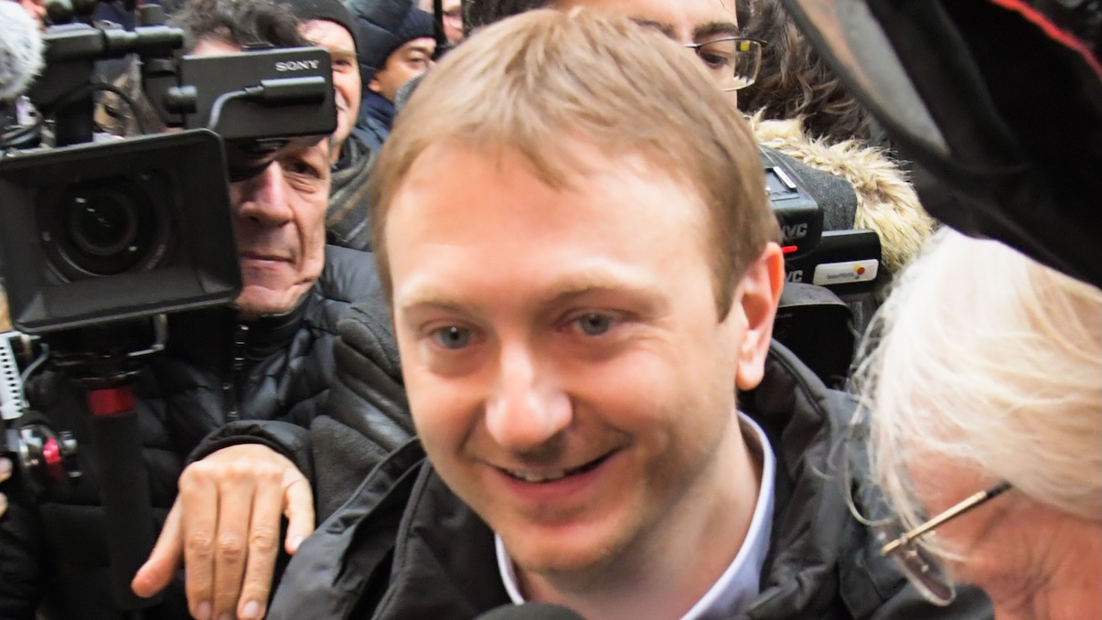 Garlasco, scontro folle tra Bocellari e Garofano in diretta: "Stasi è Hannibal Lecter". Ora la guerra si sposta sui social