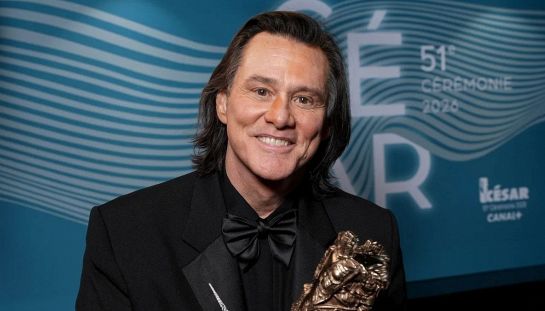 Jim Carrey sostituito da un clone ai premi César: la folle teoria impazza su internet