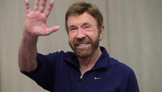 A 86 anni ci lascia Cuck Norris, volto di Walker Texas Ranger: le cause della morte e la malattia