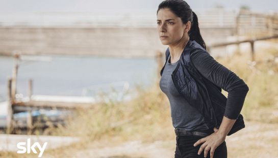 Maria Chiara Giannetta protagonista di un folle viaggio ad alto rischio in Rosa Elettrica - In fuga con il nemico