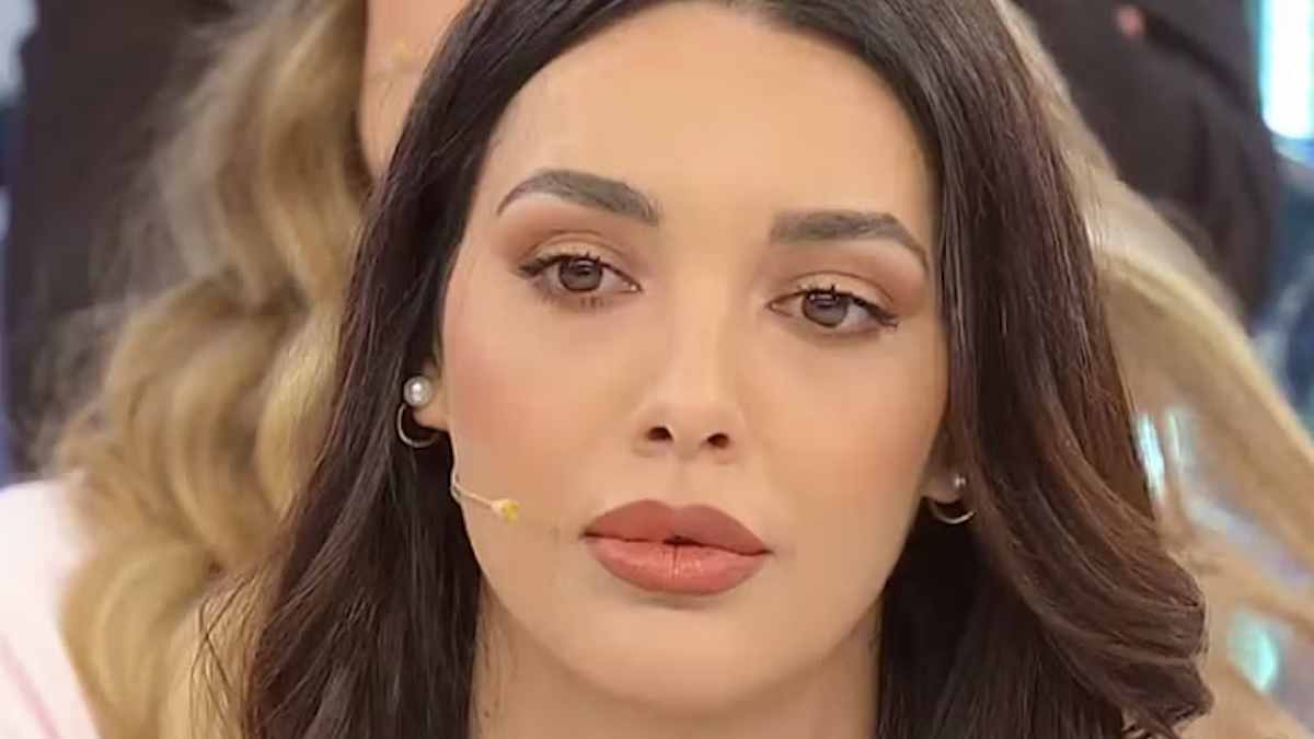 Uomini e Donne, Sara scatena la gelosia di Alessio: caos in studio e il gesto (sorprendente) per Matteo