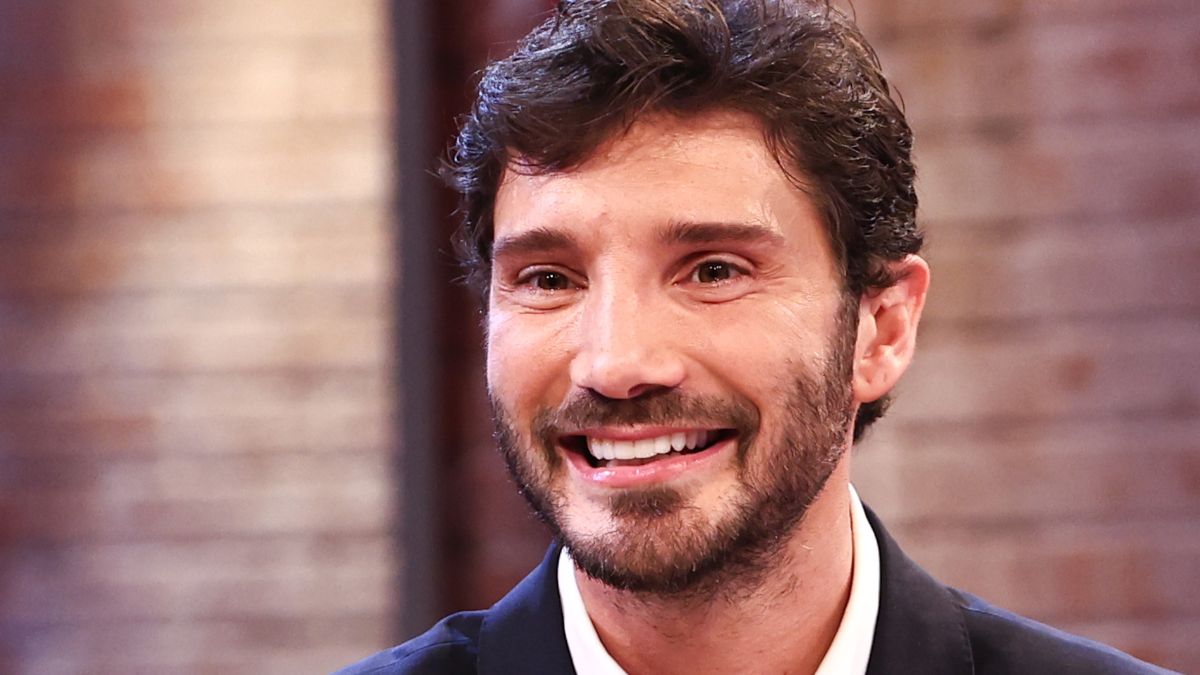 https://wips.plug.it/cips/libero.it/magazine/cms/2026/03/stefano-de-martino-festival-sanremo-14-3-2026-liberomagazine-it.jpg