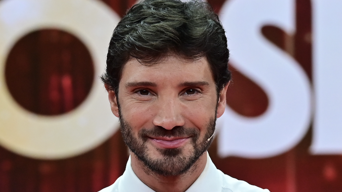 Affari Tuoi, la Rai stravolge la prima serata: il ‘test’ (estremo) per salvare De Martino contro La Ruota della Fortuna