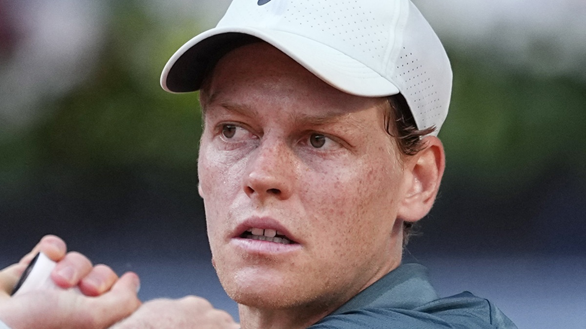 Sinner, imbarazzo in diretta TV a Madrid: la battuta sull'app d'incontri e la reazione per Laila Hasanovic