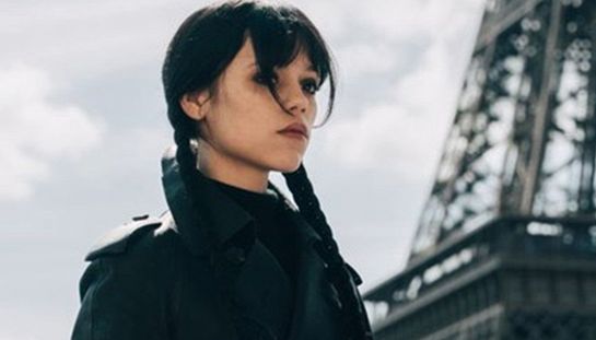 Mercoledì 3, Netflix svela la prima foto dal set (Parigi) della terza stagione della serie