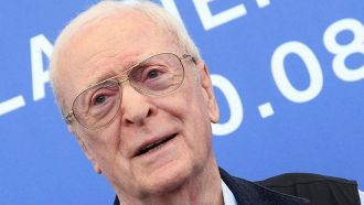 michael-caine-consiglio-carriera-giovani-attori-accettare-ogni-ruolo