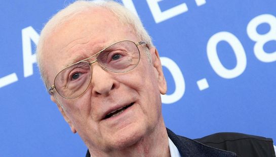 Michael Caine pragmatico ai giovani attori: "Accettate ogni ruolo"