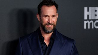 noah-wyle-the-pitt-acqusizione-warner-paramount-non-e-un-bene