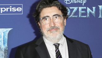 the-boroughs-netflix-serie-alfred-molina