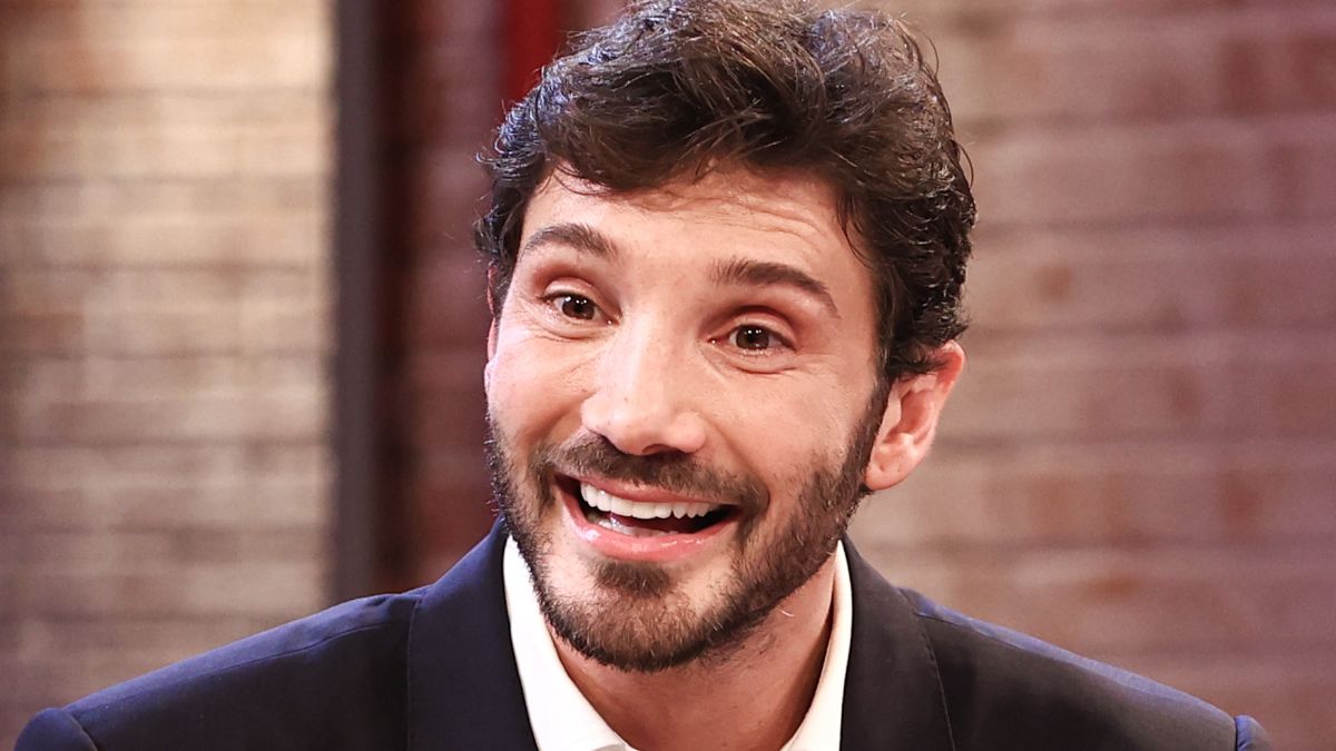 https://wips.plug.it/cips/libero.it/magazine/cms/2026/05/affari-tuoi-cosa-e-successo-puntata-7-maggio.jpg