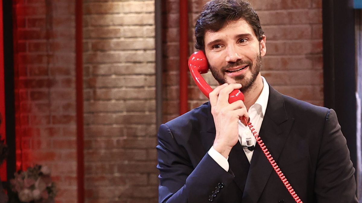 Affari tuoi, De Martino incanta con la coreografia a sorpresa, poi il disastro di Alice: a casa a mani vuote